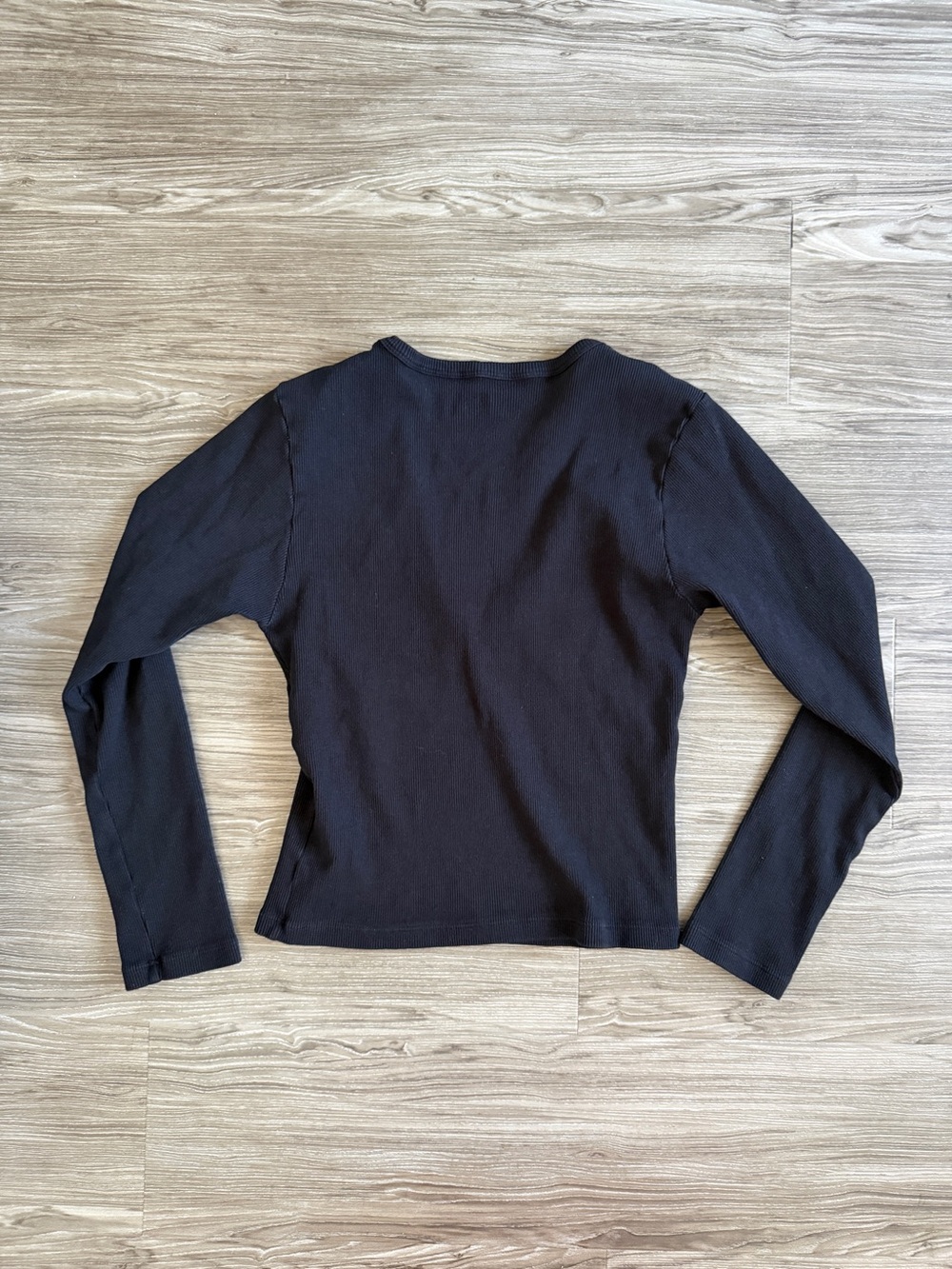 Big Bud Press • Many Colors Long Sleeve V Neck Tee in Black • Size Medium - Picture 2 of 3